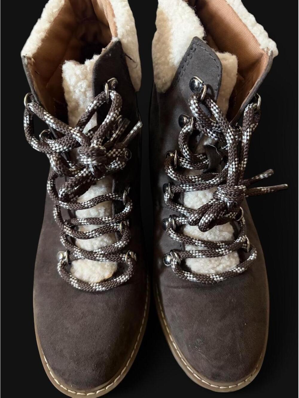 Universal Thread Charcoal Winter Boot — Size 6